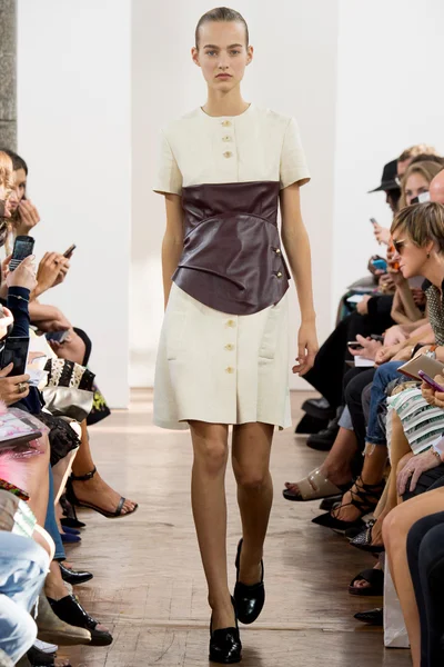 Look 4